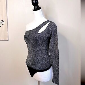 NWT BeBe Asymmetrical One Shoulder Silver & Black Metallic Bodysuit  Size Small